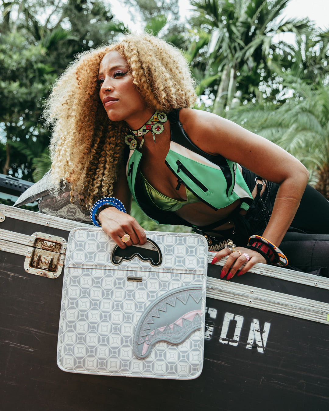 AI8 AFRICAN INTELLIGENCE BOOKED BUSY CITY SAVVY HANDBAG - Image 4