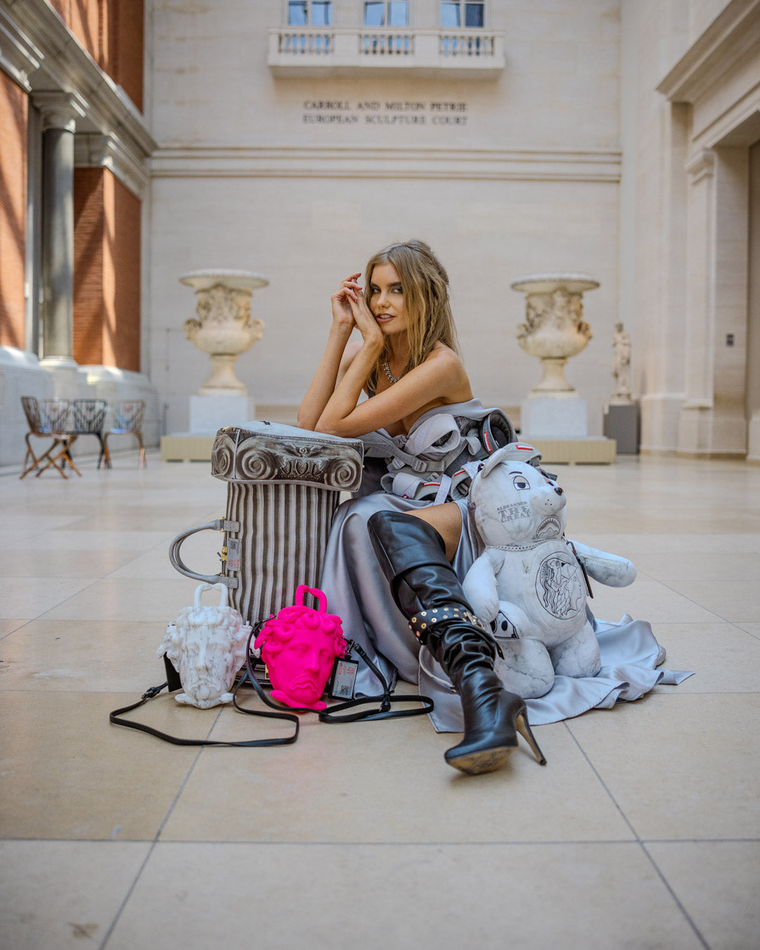 THE MET CANOVA MEDUSA HANDBAG PINK - Image 18