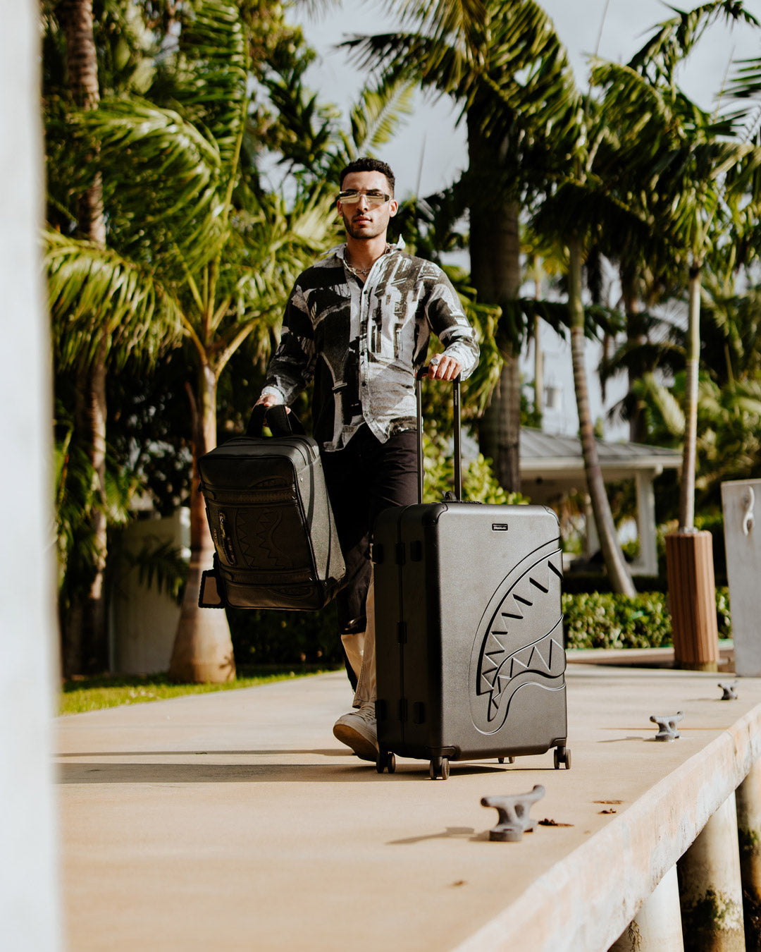 REALITY CHECK SHARKITECTURE FULL-SIZE JETBLACK LUGGAGE GUNMETAL HARDWARE - Image 6