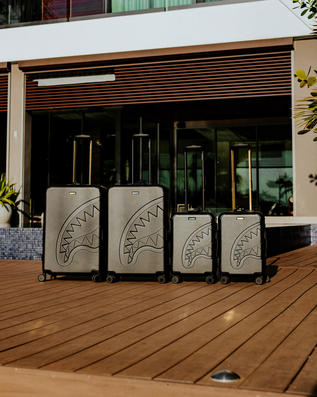 REALITY CHECK SHARKITECTURE FULL-SIZE JETBLACK LUGGAGE GOLD HARDWARE - Image 14