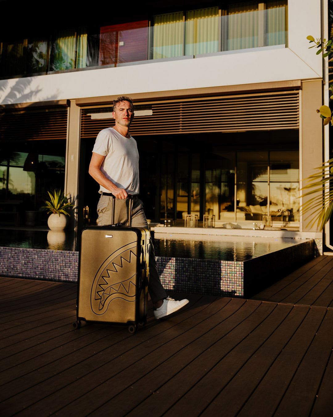 REALITY CHECK SHARKITECTURE FULL-SIZE JETBLACK LUGGAGE GOLD HARDWARE - Image 20
