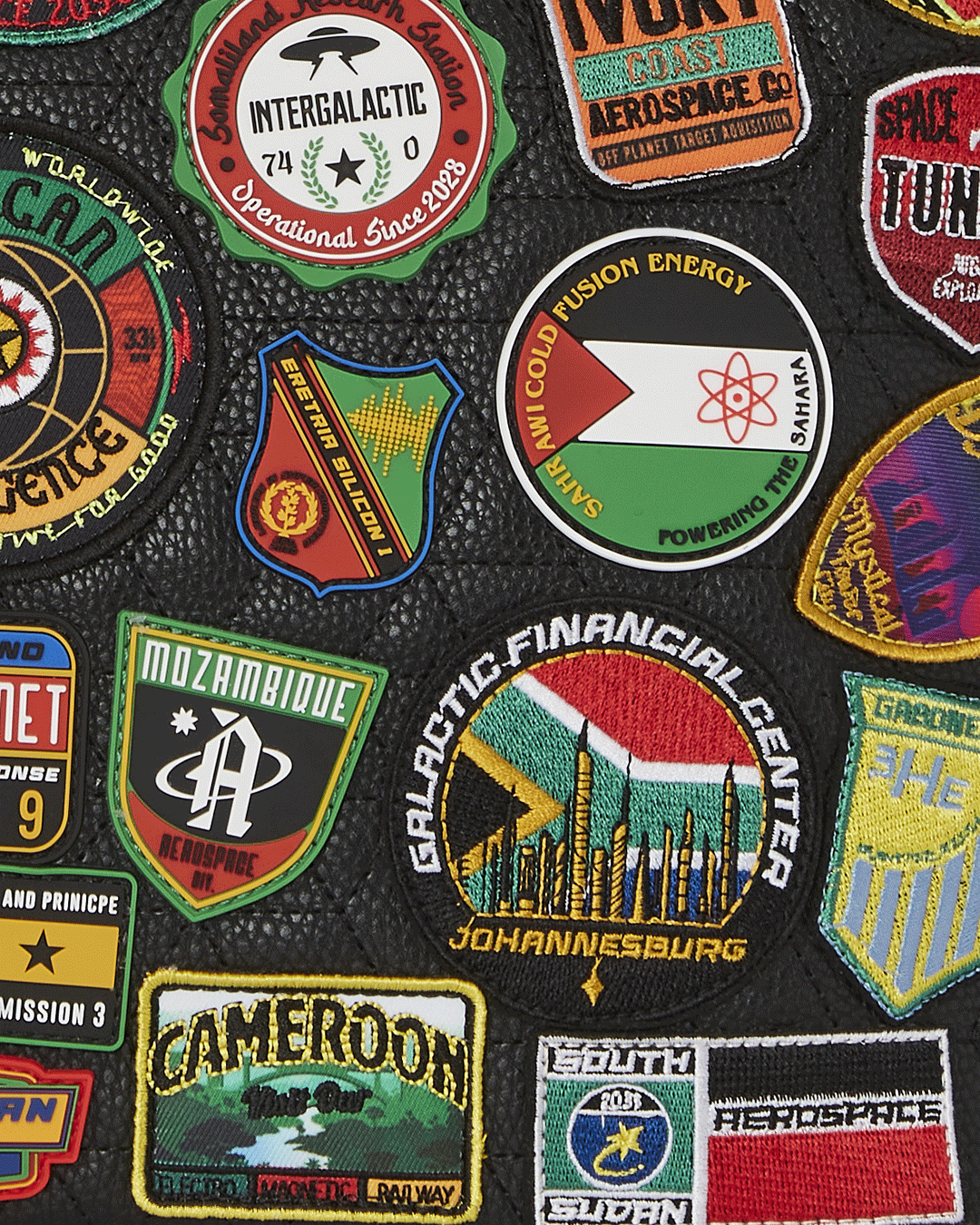 AI THE 54 PATCHES OF AFRICA CARGO TOTE - Image 10