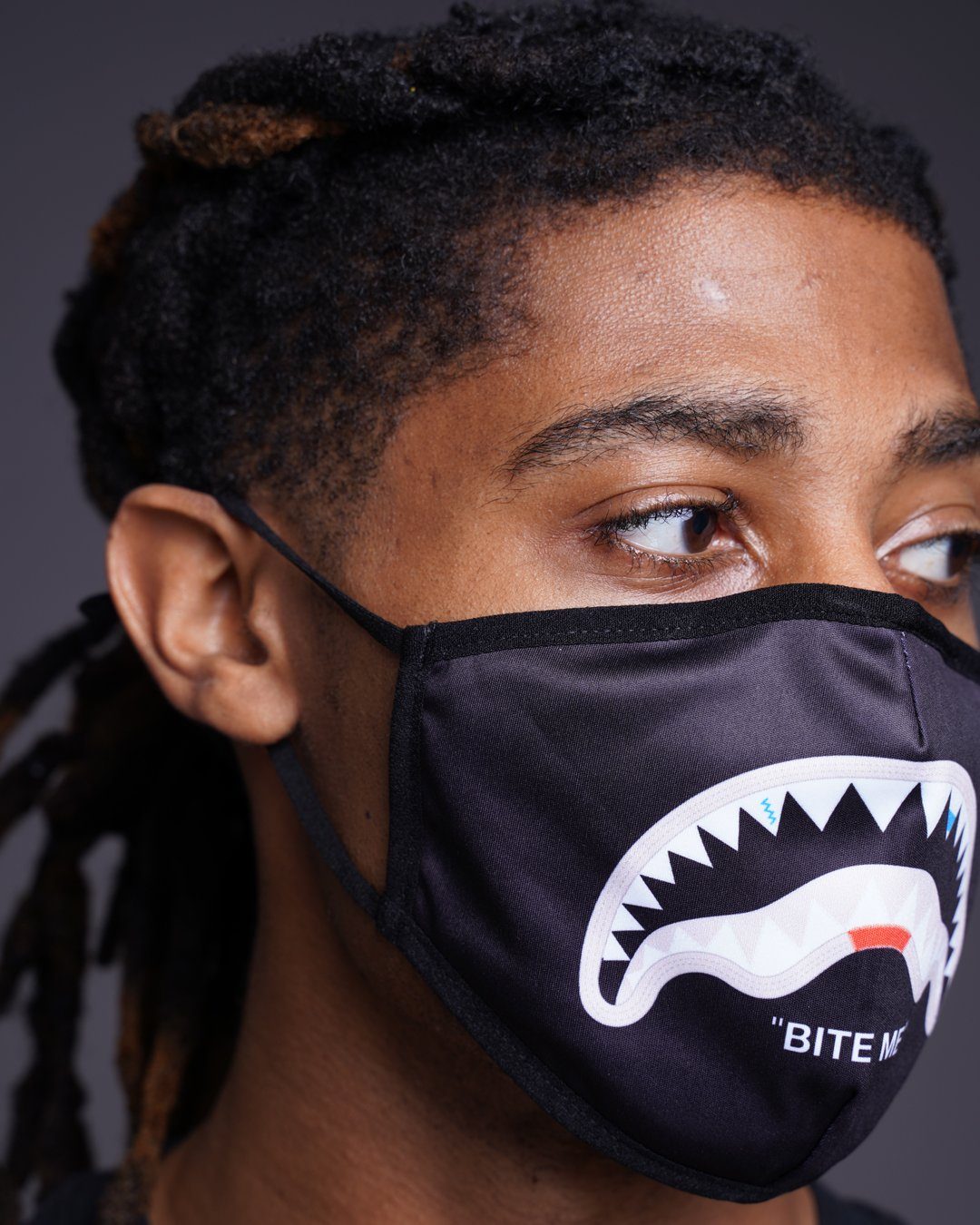 BITE ME SHARK BLK POLYESTER FACE MASK - Image 6