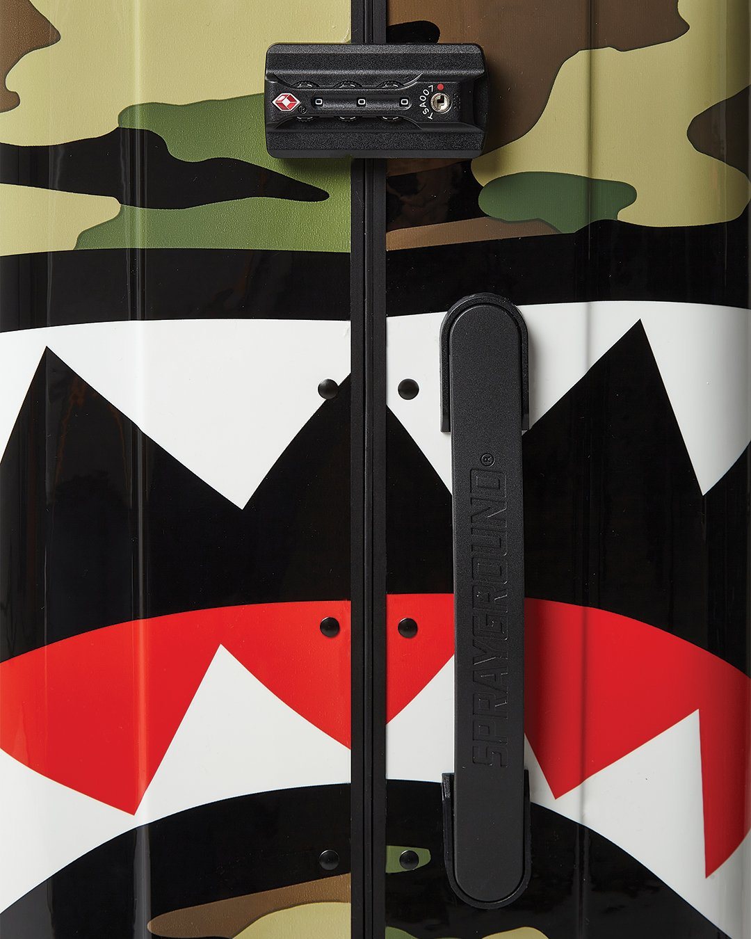 SHARKNAUTICS CAMO 295 FULL-SIZE LUGGAGE - Image 4